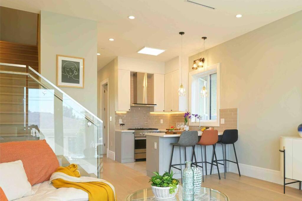 Four Bedrooms New Lovely Duplex House-1628 Vancouver Eksteriør billede