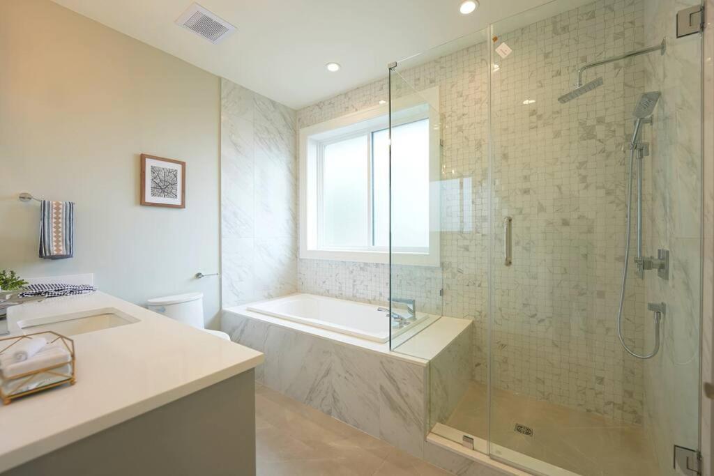 Four Bedrooms New Lovely Duplex House-1628 Vancouver Eksteriør billede